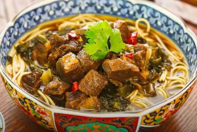 Chinese Sauerkraut Beef Noodles or Rice Noodles (酸菜牛肉面/米线)